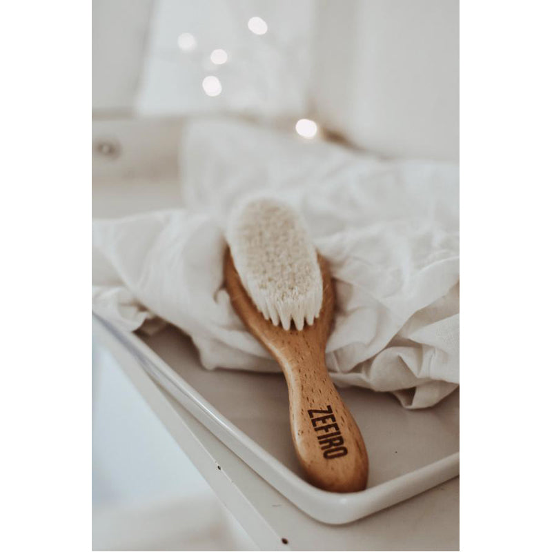 01-zefiro-baby-hair-brush-3_800x