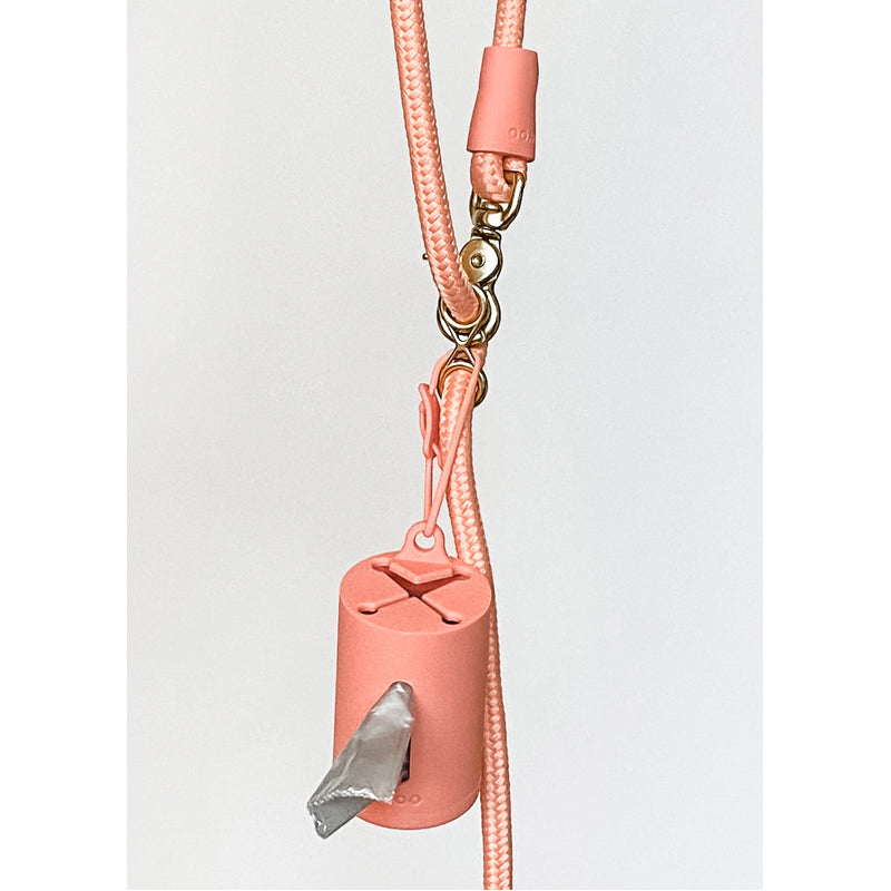 05-awoo-pets-awpoo-bag-holder-4-1_ccd24d12-d6d6-412b-b11b-ecc822846d6d_800x