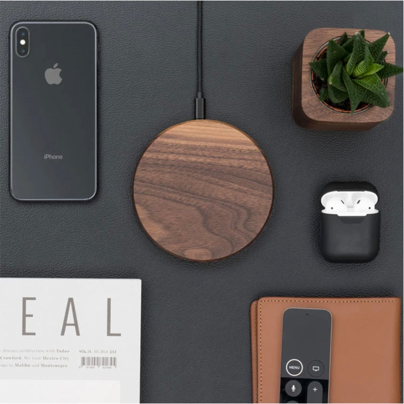 Oakywood-Slim-Wooden-iPhone-Wireless-Charger-Walnut-5_66ae2152-1984-4343-9e5a-100a3eb9d0b0_800x